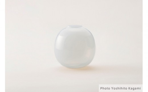 【スノー】フィンランド人デザイナーと群馬県のものづくりのコラボレーションから生まれた花瓶「ソフトベース」ラージサイズ