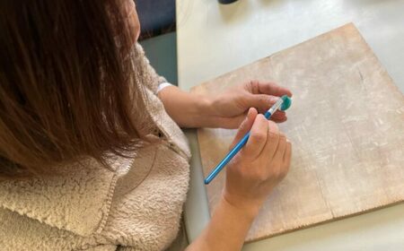 【美濃焼】 ききょう イヤリング 紺色 瑞浪市 / TILEmade タイル アクセサリー ハンドメイド [AZCD011]