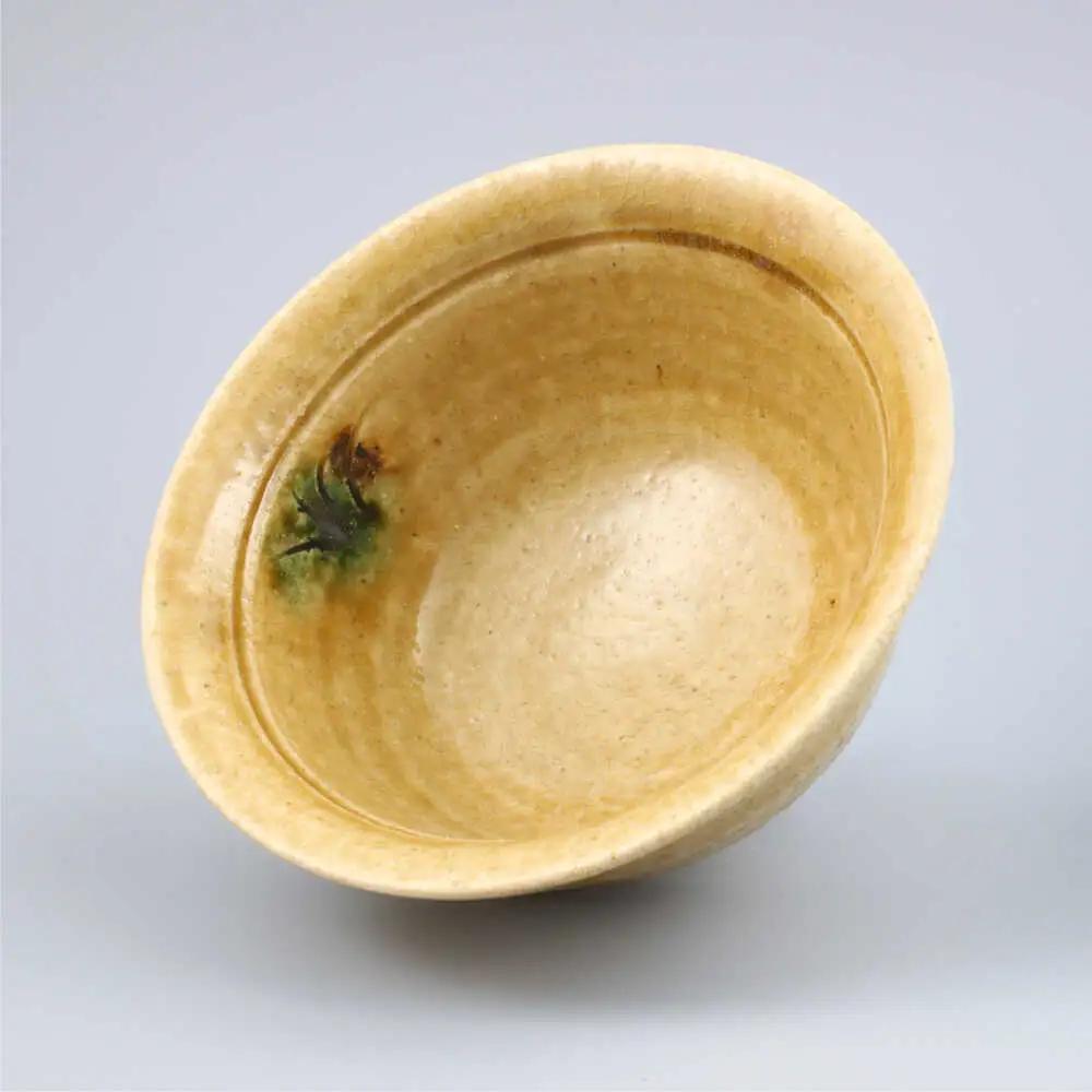 【瀬戸焼】　手造り 黄瀬戸草紋茶碗【山長陶苑】　/ 焼き物 陶器 茶碗 ごはん 皿 [BBBH017]