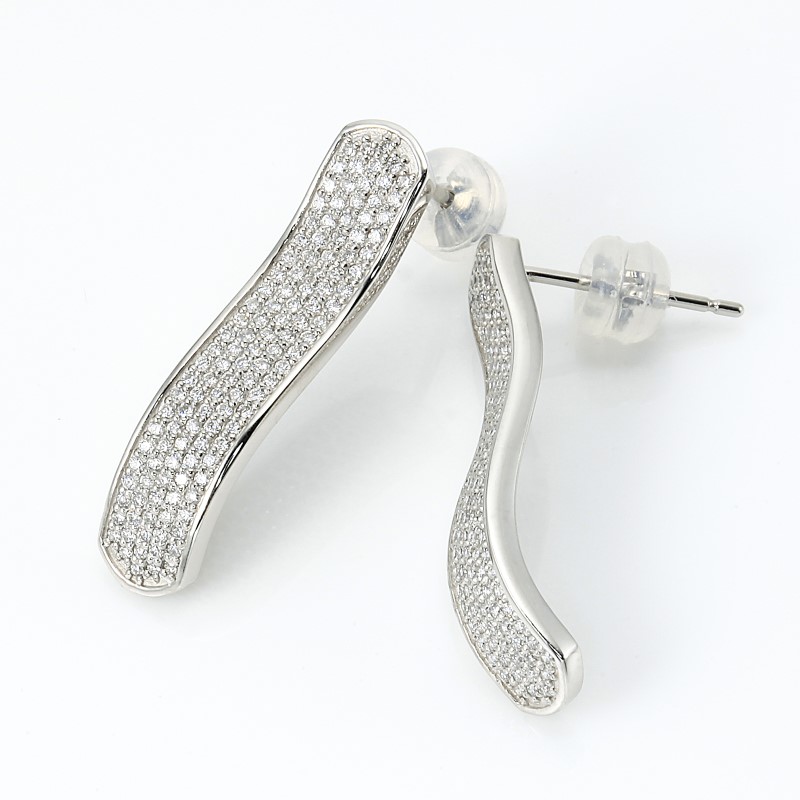 Deliciae パヴェ ピアス エレガントウェーブ（波） 天然ダイヤモンド【0.64ct】 PT950kf　カード鑑別書付　KFPE24-1