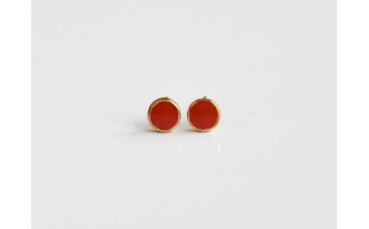 ピアス K18 レッド 七宝 | ゴールド ピアス ゴールドピアス ポイントピアス Point pierce 七宝ピアス 赤 red 丸 round アクセサリー 七宝 七宝焼き 18金 ジュエリー 上品 レディース 装飾 クリスマス 入学祝い 結婚記念日 記念日 お祝い 誕生日 ギフト 贈答 作家 作品 手仕事 伝統工芸 Kenichi Kondo 埼玉県 北本市