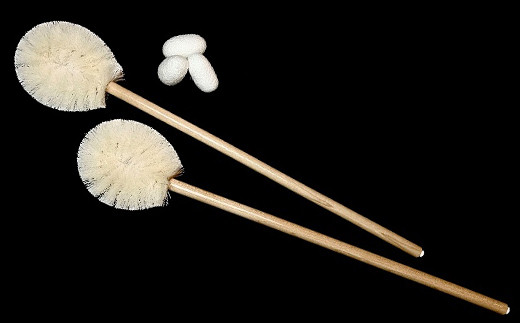 《シルク100％》 背中美人ブラシ 大サイズ(白) 2本セット 背中 ケア ブラシ 国産 絹糸 シルク 白 ホワイト 角質除去 美容 セット F21E-504