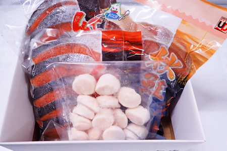 紅鮭・沖獲れ鮭・秋鮭切身各5切、天然ほたて貝柱300g A-14093