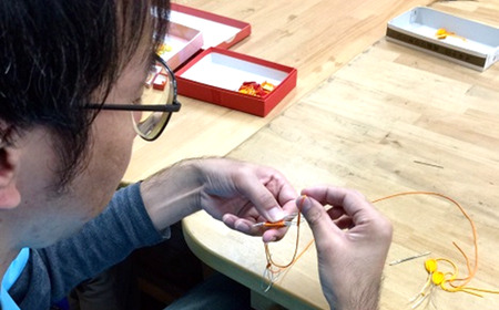 福祉応援品！旅の安全祈願 足摺わらじストラップ（２本入） ペア お守り 四国 お遍路 色おまかせ 2000円【R00766】