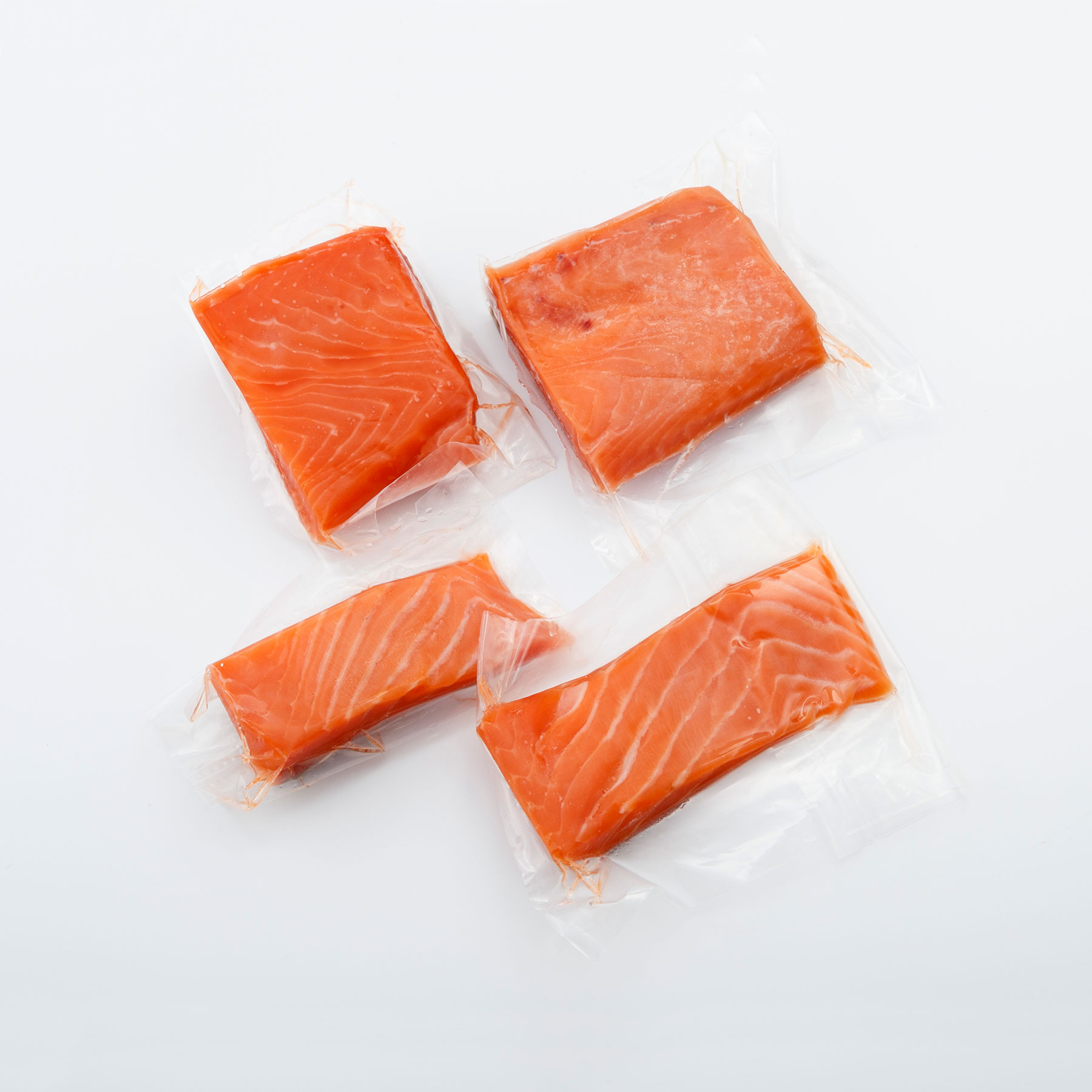＜東和食品＞エンペラーサーモン（真空ブロック4～6個） 900g