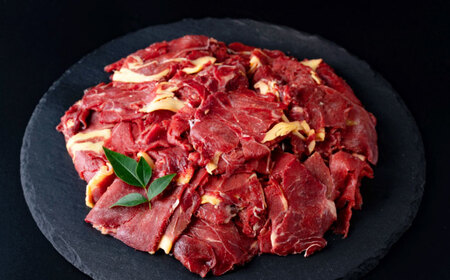 【全12回定期便】 馬肉 小間スライス 計12kg 1回あたり1kg（約1kg×1パック） / 肉 お肉 小間切れ しぐれ煮 味噌煮 野菜炒め 冷凍【五右衛門フーズ熊本店】[AYBV013]