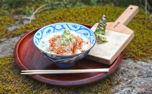 わさび丼 セット 伊豆わさび食品直送 生わさび 2本 鰹節 白米 わさび かつおぶし コシヒカリ かつお節 こしひかり 精米 米 お米 こめ コメ 単一材料 伊豆 ワサビ 加工品 加工食品 薬味 詰め合わせ 静岡