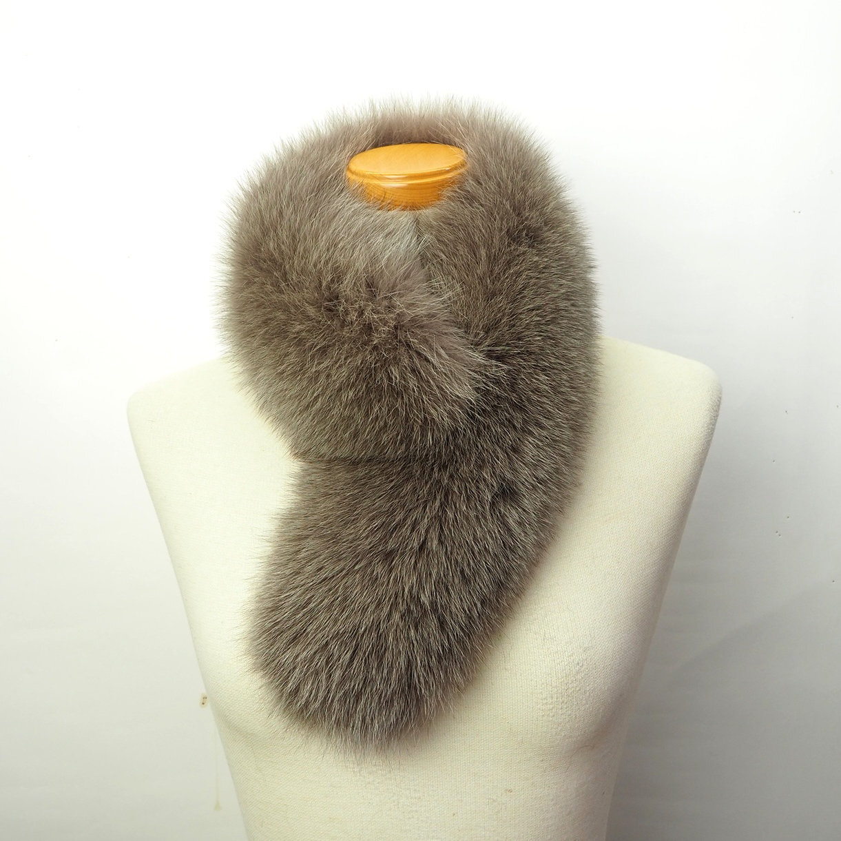 【ふるさと納税】フィンランド産SAGAフォックスチョーカー カーキ