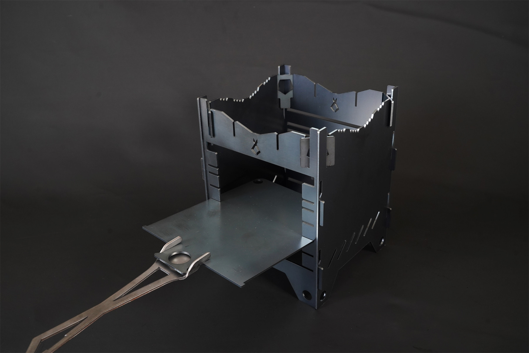 
            【秋の大感謝祭開催中！飛騨牛が抽選で当たる】ソロキャンプ用ファイヤースタンドBLACK BOX 9
          