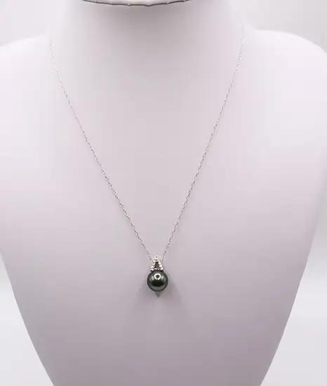 2067 Pt  黒蝶タヒチ真珠　8.0㎜up 　ダイヤモンド0.06ct　ペンダントネックレス