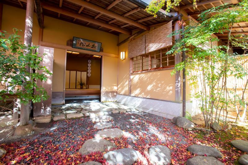 【ふるさと納税】【松山閣】ペアお食事券(ディナー) | 京都府 京都市 京都 和食 和食料理 料理 京料理 料亭 湯葉 ディナー 旅行 観光 逸品 グルメ お土産 おいしい ご当地 ギフト お祝い デート 記念日 食事券 2名 松山閣