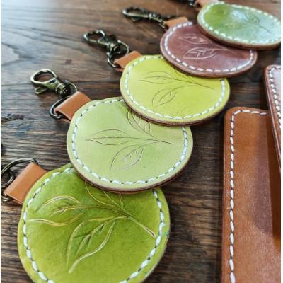ふるさと納税 静岡市 静岡お茶染め【和紅茶色】本革コースターとキーホルダーセット計2品 |  | 01