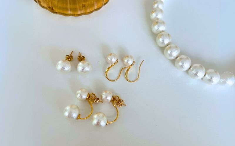 コットンパール「ホワイト」シンプルショートネックレス(金具ゴールド)とピアス３点セット【～en～】｜コットンパール ネックレス アクセサリー 入学式 卒業式 結婚式 ゴールド