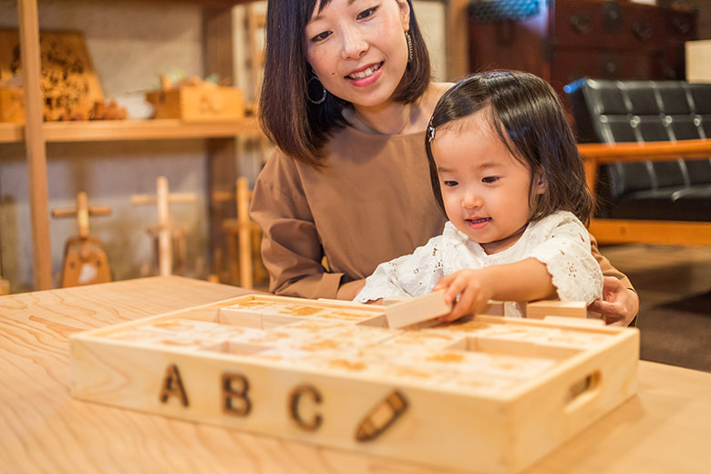 【木のおもちゃ】ABCつみき 名入れ可能