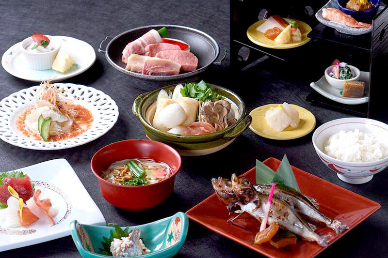 【平日限定】秋田温泉さとみ 宿泊ペア 2名様 1泊2食付 秋田駅すぐの源泉の宿 旅行 秋田県 秋田市 [源泉 温泉宿 東北 郷土料理 きりたんぽ だまこ餅 秋田牛 比内地鶏 八幡平ポーク]