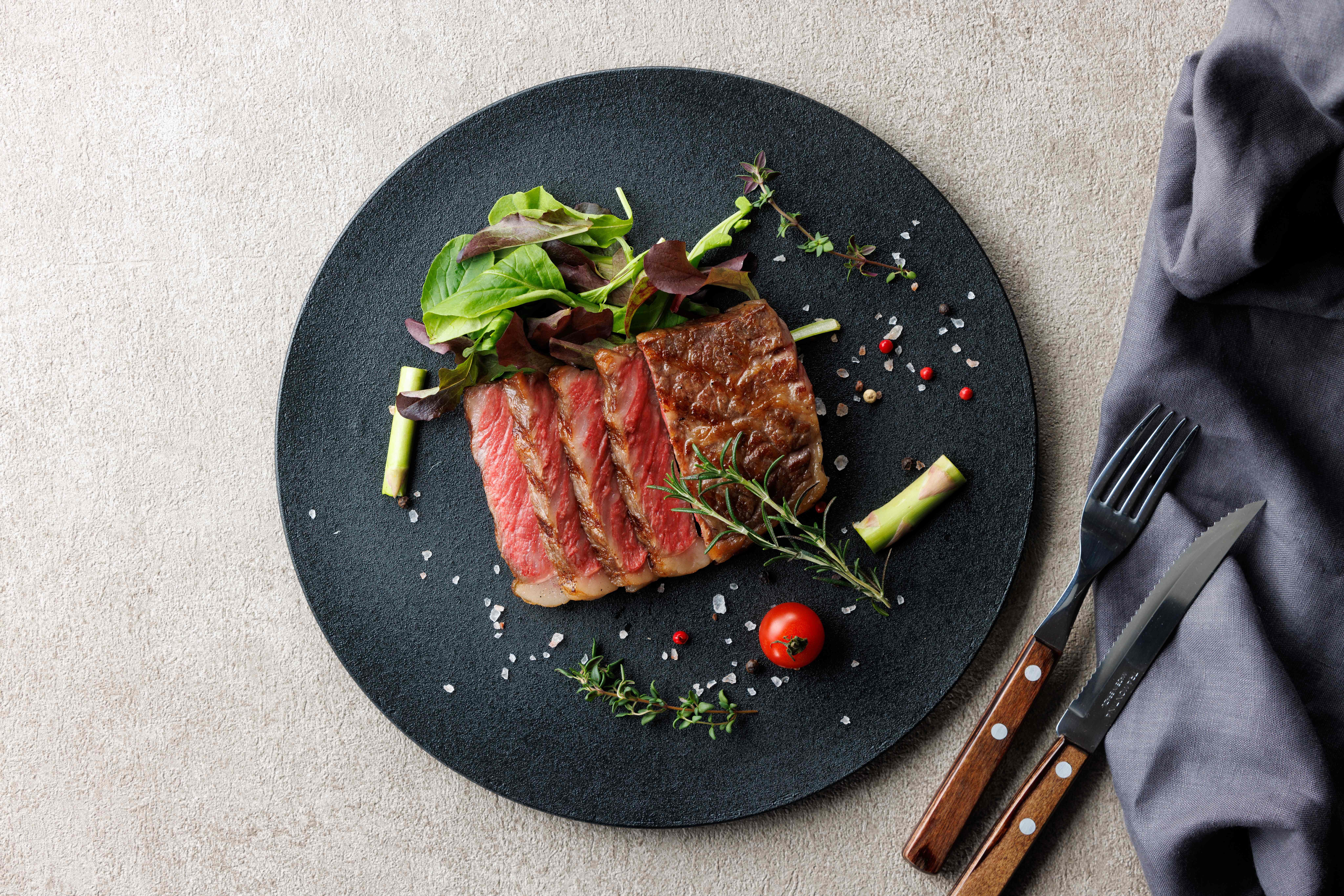 
            鳥取和牛 ロースステーキ 10枚（計1kg）
          