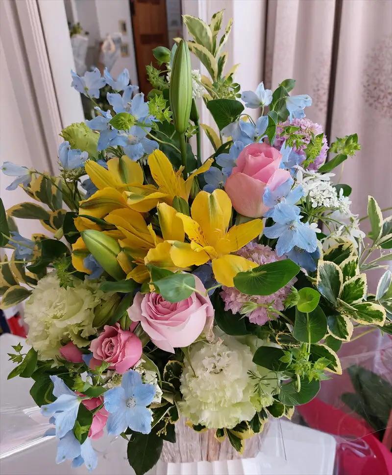 季節の生花アレンジ　Lサイズ 【 フラワー アレンジメント お花 ギフト プレゼント 贈り物 誕生日 お祝い 神奈川県 小田原市フラワー アレンジメント 】
