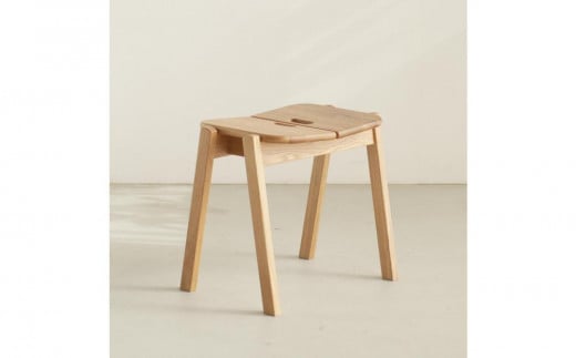 積み重ねできる無垢の板座スツール AKI 持手付 ホワイトオーク スタッキング