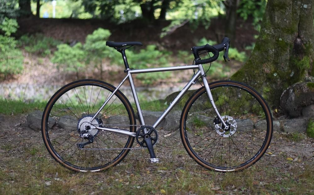 
【VIGORE】山と旅の自転車プラス　GRX600仕様（マット・チタンカラー）
