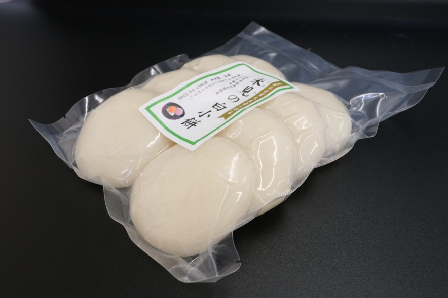 白くきめ細やかな白餅は、しっかりついて粘りとコシがあります。