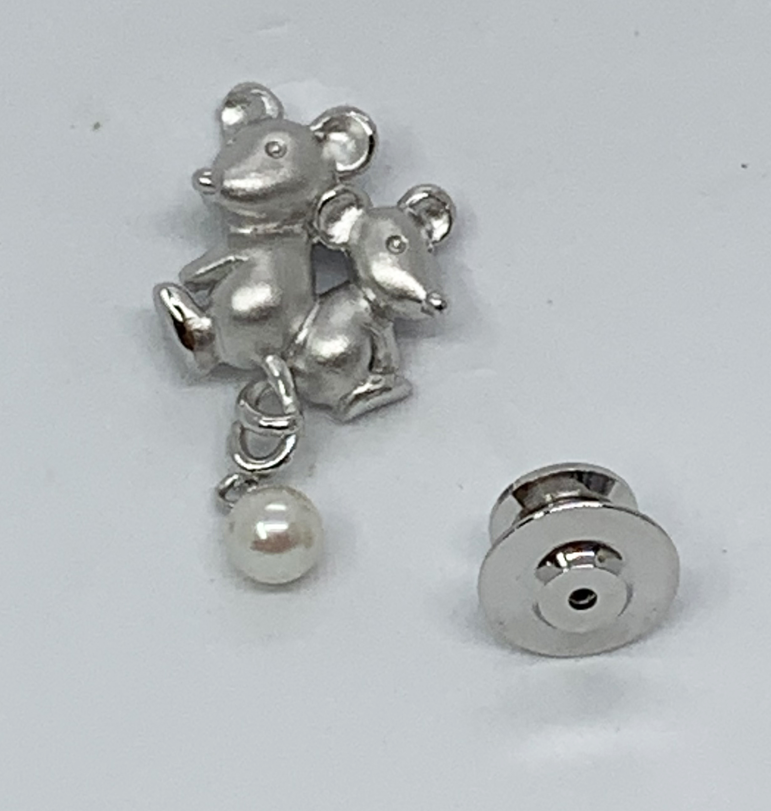 
30-24三重県産あこや真珠４.５mm　S Vピンタック
