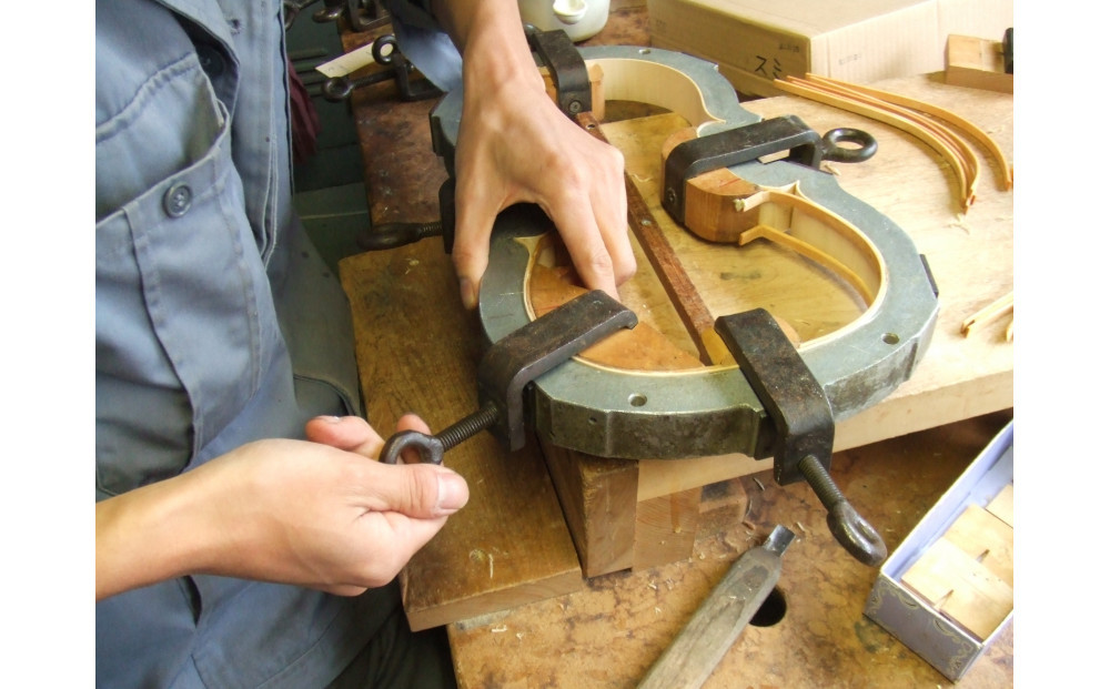 ヴァイオリン肩当て 　木目調　 SUZUKIオリジナル