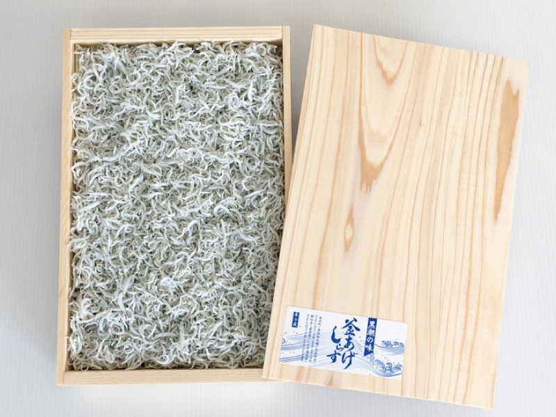 釜あげしらす 木箱900g【dgss002】