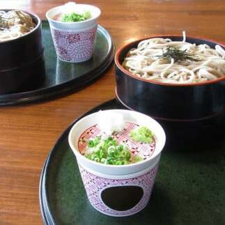 ARITA PORCELAIN LAB(アリタポーセリンラボ) JA蛸唐草&格子丸紋・蕎麦猪口&薬味皿ペアセット 有田焼 モダン コップ 湯呑 カップ A45-94_イメージ2