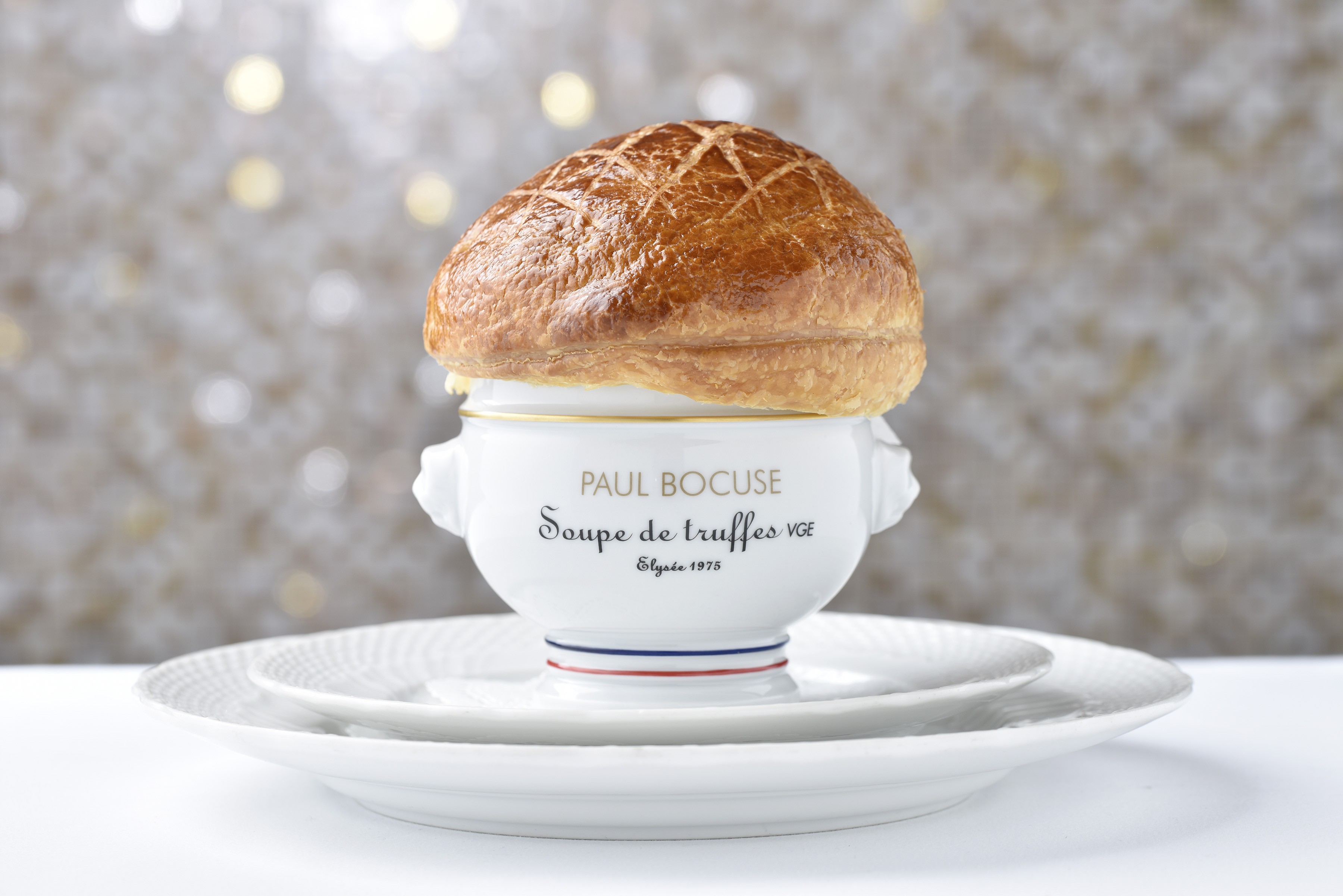 
            【メゾン ポール・ボキューズ】特別コース（ディナー）＜2名様分＞（ぐるなびセレクション）【東京 都内 渋谷 商品券 利用券 食事券 招待券 優待券 飲食券 チケット お食事券 グルメ ギフト プレゼント デート 観光 ビジネス 出張 レストラン 外食 お出かけ 記念日 お祝い】
          