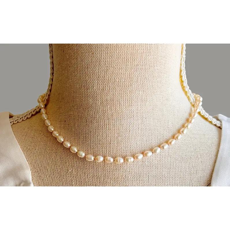 シルクの糸で結んだ淡水パールのネックレス（41cm）ネックレス アクセサリー レディースアクセサリー ジュエリー パール 真珠 おしゃれ ギフト プレゼント 豊島区 東京