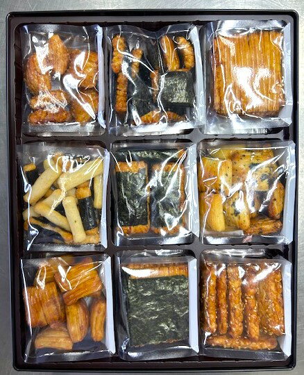 【ふるさと納税】萬寿金製菓 国産もち米100％使用 あられ詰合せ 寿3号(9袋) | 茨城県 龍ケ崎市 せんべい 米菓 米菓セット 詰め合わせ おかき あげ餅 醤油 七味 のり マヨネーズ 美味しい 色々 種類 食べ比べ 家族 親戚 おやつ お茶 美味しさ 手土産 お土産 沢山 1206561
