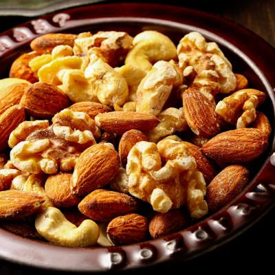 ふるさと納税 厚岸町 スモークナッツ 食べ比べ プレーン 牡蠣塩味 100g×各1パック 木こりの燻製屋 |  | 02