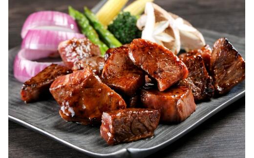 【ふるさと納税】三栄の佐賀牛 サイコロステーキ 300g／ふるさと納税 佐賀牛 牛肉 お肉 肉 ステーキ ロース 赤身 BBQ バーベキュー 焼肉 国産 佐賀 黒毛和牛 霜降り ギフト すき焼き ブロック タレ 送料無料 冷凍 300g