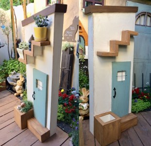 ＜Moon Rabbit＞階段ラックのお家型塀 ≪ガーデニング雑貨 壁 ガーデニング ガーデンファニチャー 目隠し≫