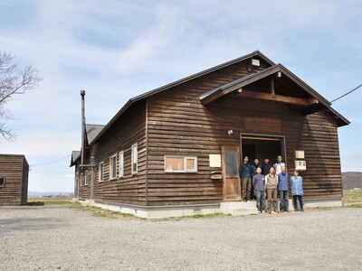 【木と暮らしの工房】シラカバ・トレー　＜サイズ：S／カラー：Red（赤）＞