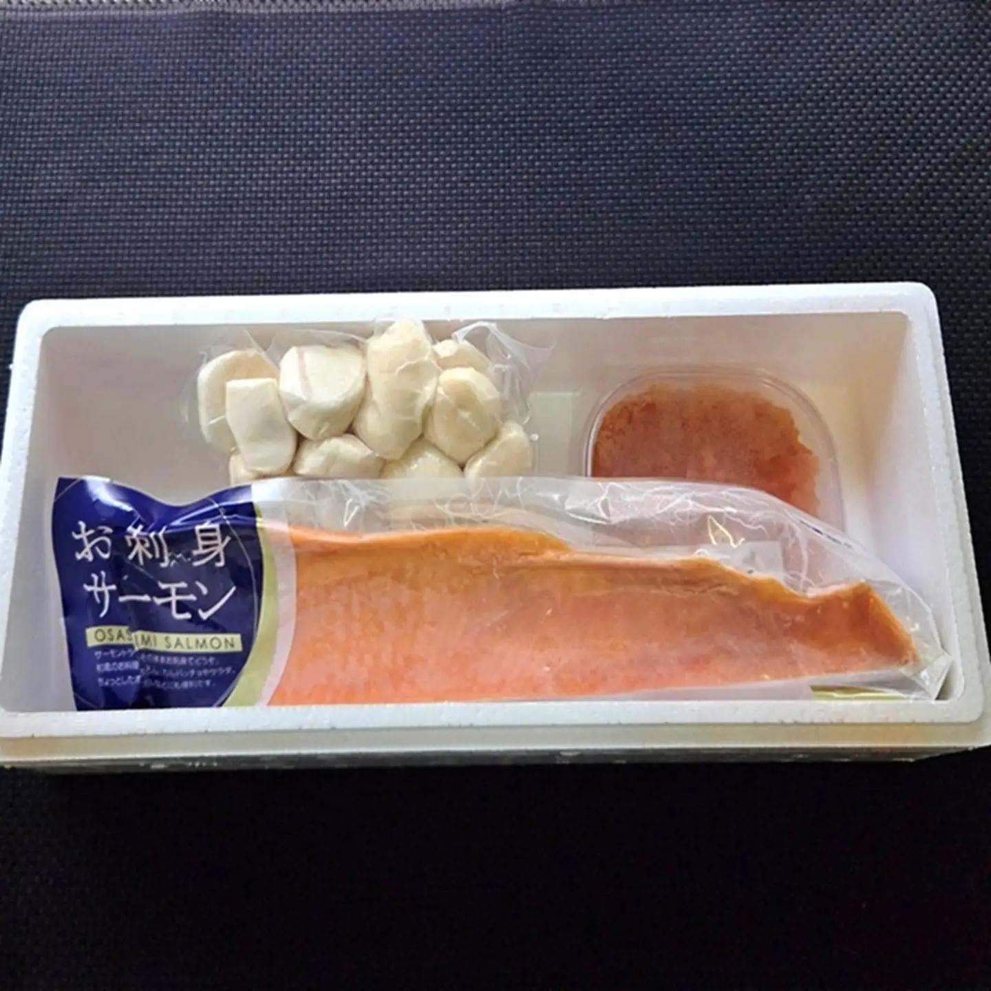 エゾバフンウニ塩水パック100g×1P、いくら醤油漬け(鱒卵)100g×1P、お刺身ホタテ貝柱300g×1P、お刺身サーモン300g～500g(1～3本)[11月下旬以降発送] E-71045