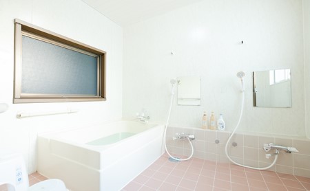 ゲストハウス松よし ご宿泊券 ダブルルーム 1泊1部屋2名様まで 宿泊チケット 旅行 家族 友人 夫婦 和 モダン 無人ゲストハウス 料理ができる オープンキッチン 喫煙ルーム トイレ シャワールーム