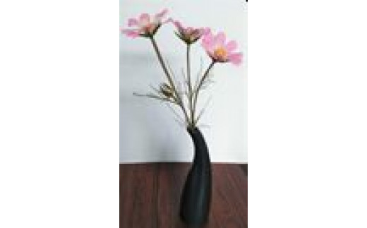 
                  れんげ草畑のアートフラワー（コスモス）
                