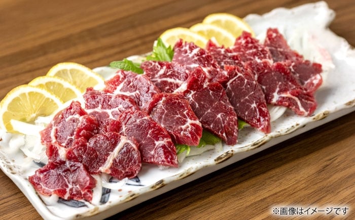
            熊本 霜降り 馬刺し 約1kg （約100g×10P）【合同会社 たべたせいか】 [AYCB100]
          