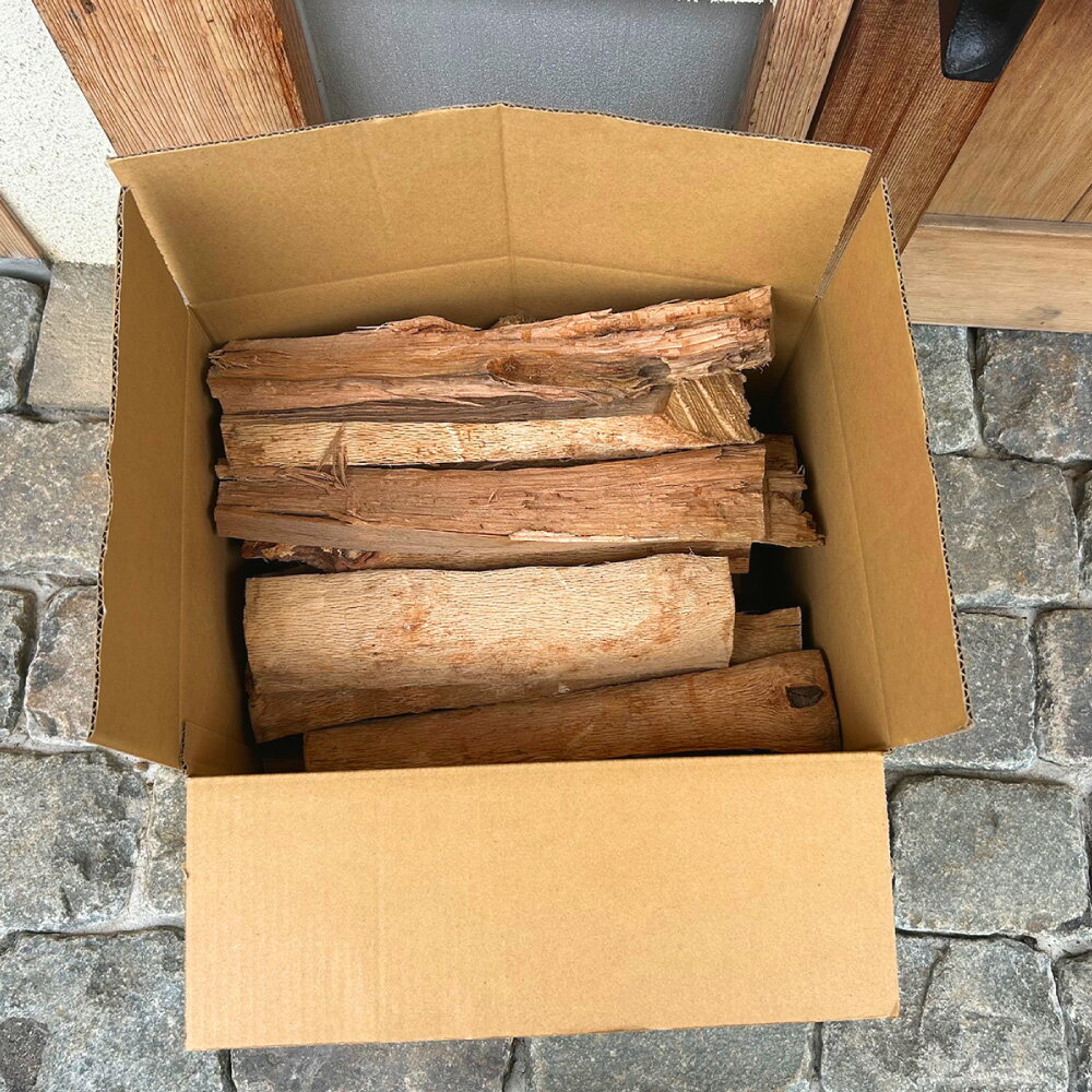 【ふるさと納税】＜選べる内容量＞『樹皮なし』プレミアム薪くぬぎ 約10kg / 計約20kg（約10kg×2箱） 薪料理 薪サウナ くぬぎ クヌギ 天然乾燥クヌギ 薪 燃料 木 広葉樹 焚き火 ストーブ 暖炉 アウトドア キャンプ BBQ バーベキュー 熊本県産 国産 九州 熊本県 送料無料