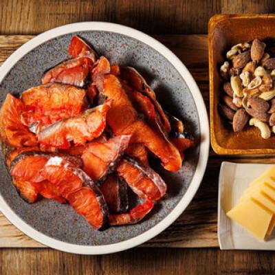 ふるさと納税 釧路町 ＜北海道産＞秋鮭(サケ)のみを使用した「鮭とばスライス」150g×6個セット |  | 01