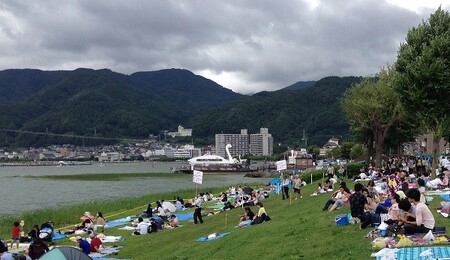 第77回諏訪湖祭湖上花火大会「ふるさと寄附」ペア入場券（商連）スタンダードエリア（※注意事項を必ず確認の上、お申し出ください） ／諏訪湖祭実行委員会 花火大会 諏訪湖 信州 長野県 諏訪市 諏訪 花火