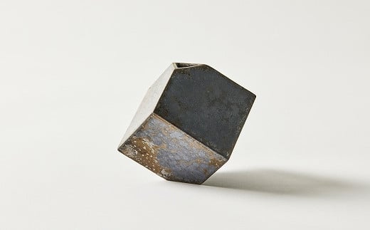 
有田焼／金照堂／Flos キューブ 黒結晶（M)
