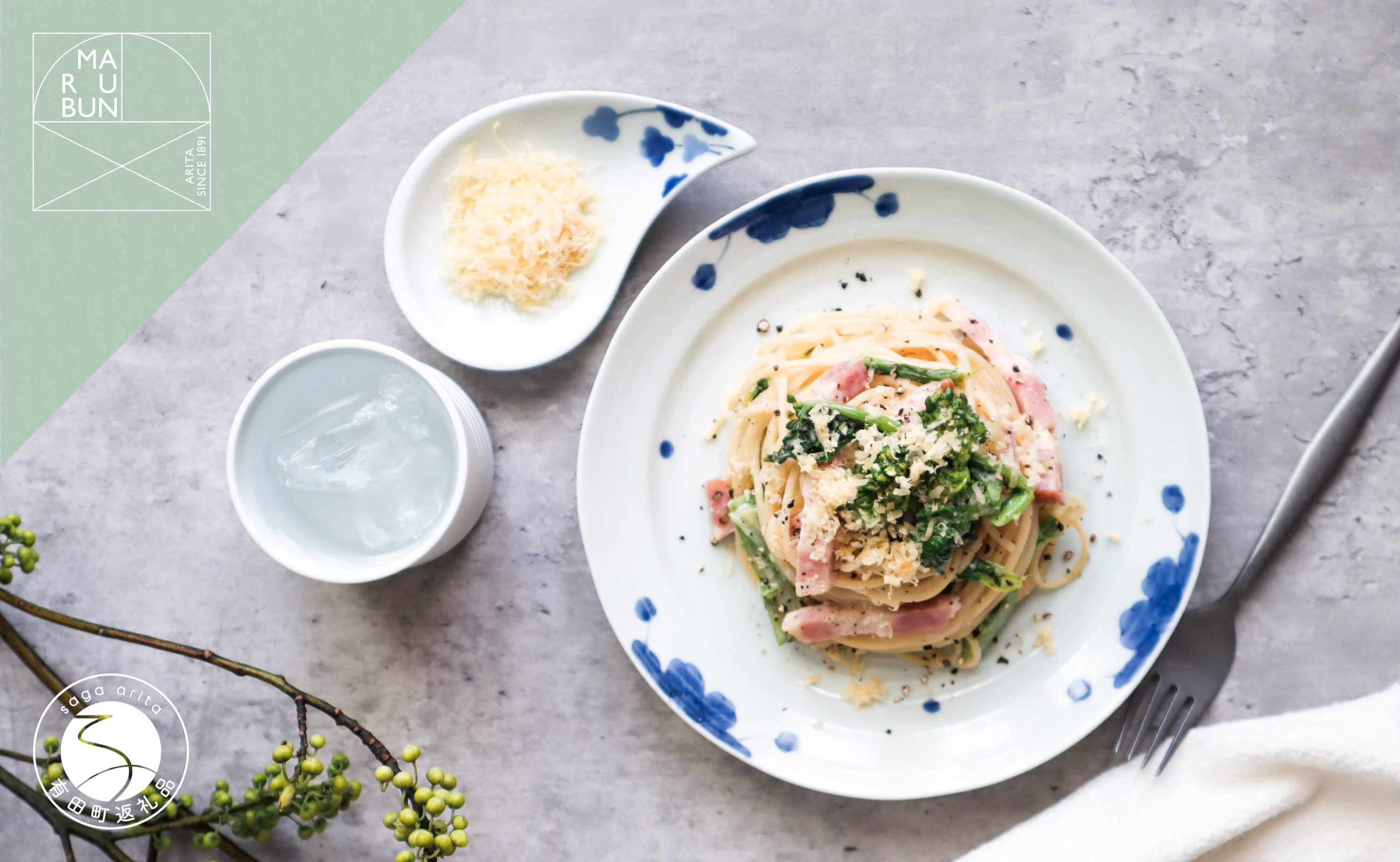 
有田焼 青と白の可愛い食器3点セット 大皿 しずくの小皿 カップ 白磁 モダン かわいい マット 手触りが心地いい まるぶん A20-470
