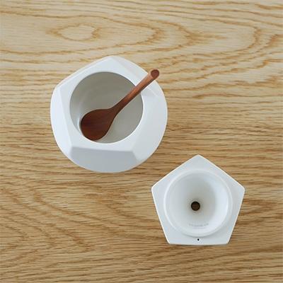 ふるさと納税 清須市 洋梨の形のシュガーポット poire 白　【ttyokzk ceramic design】 |  | 01