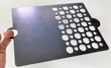 鉄板 ハーフグリル 3.2mm 丸穴 アウトドア キャンプ バーベキュー アイテム コンパクト 