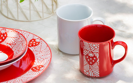 【波佐見焼】苺ミルク マグカップ 〈赤/白〉 2点セット【西海陶器】[OA475]