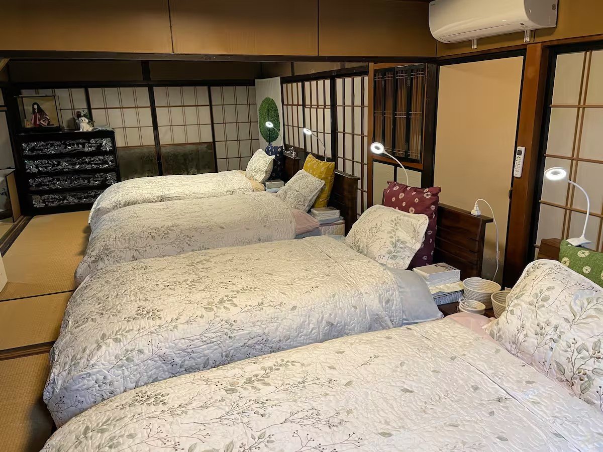 
            7-E03　1組限定の宿「古民家民宿オリーブ　『オリーブリーフティーの試飲と鉢植えオリーブのお土産付き１泊プラン（1名～4名）』」
          