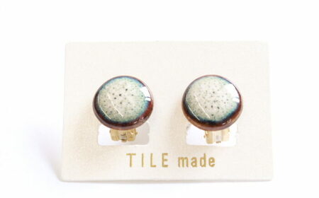 【美濃焼】 黄緑むら タイル イヤリング 直径15mm 瑞浪市 / TILEmade タイル アクセサリー ハンドメイド [AZCD026]