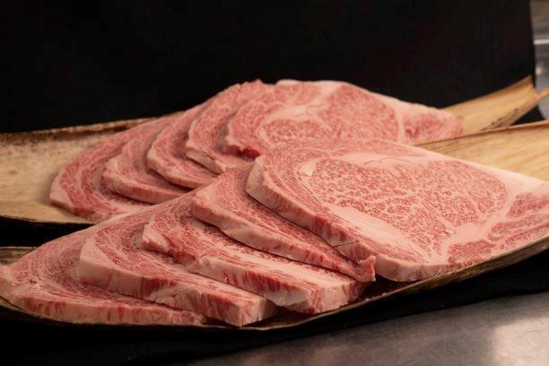 
            〈内山肉店〉雪温貯蔵にいがた和牛　リブロース芯ステーキ２５０ｇｘ１０枚【高島屋 選定品】
          
